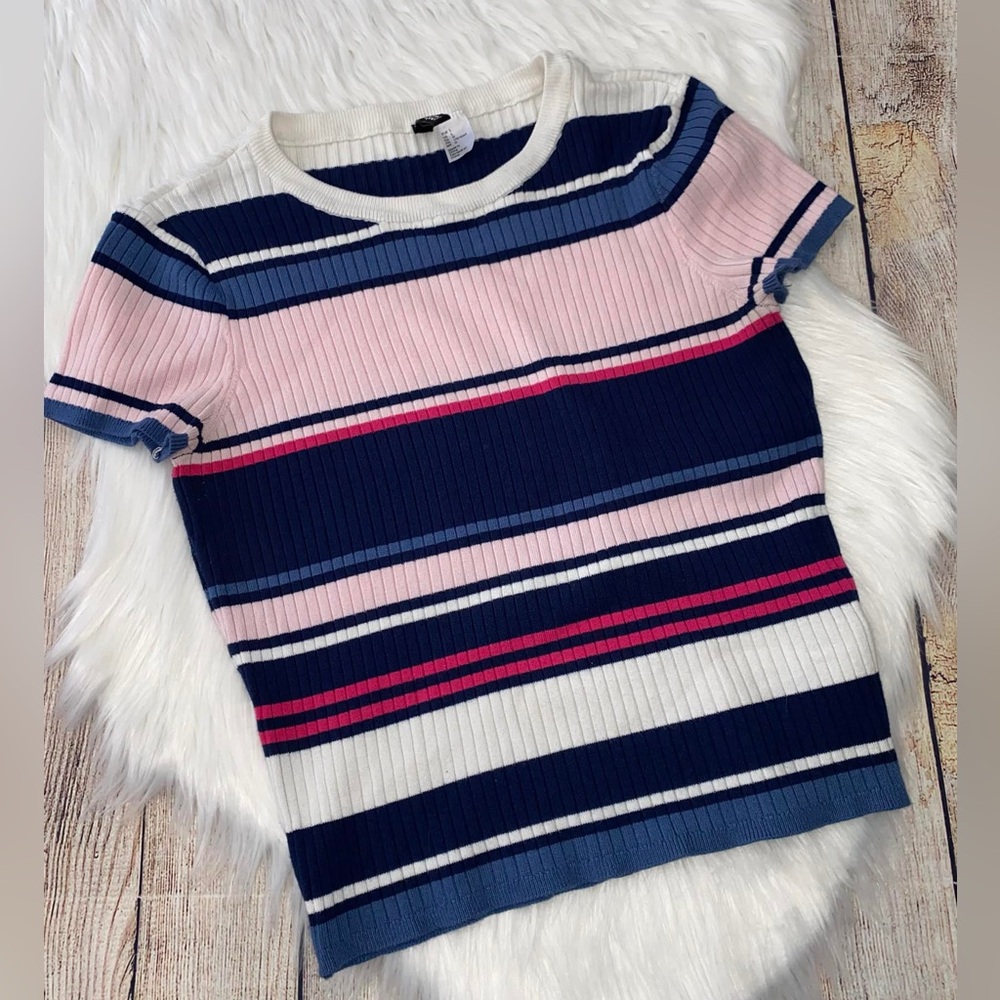 H&M divided ribbed top size L 
Striped Short Sleeve Knit Top